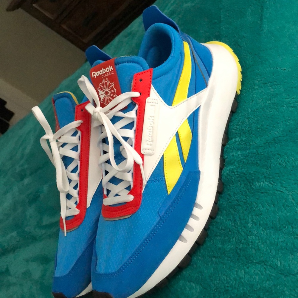 Retro Reebok only worn once like new condition